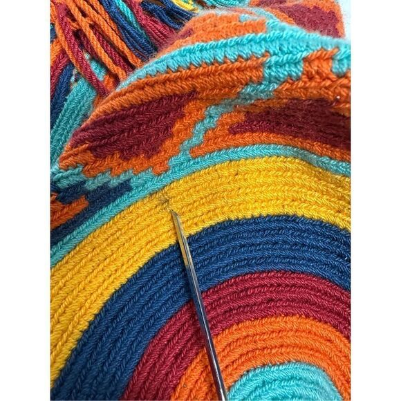 A 100% handmade Authentic Mochila Wayuu Indigenous Colombian Bag - Picture 12 of 14